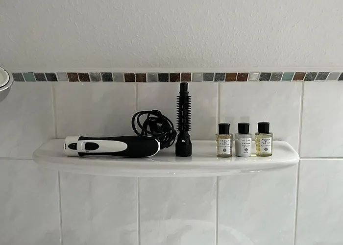 Gemütliche Helle Dach-wohnung In Frankfurt *