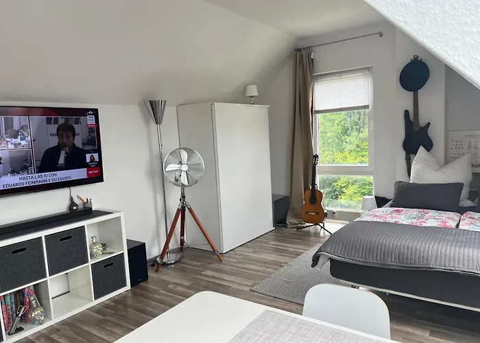 Gemütliche Helle Dach-wohnung In Frankfurt *