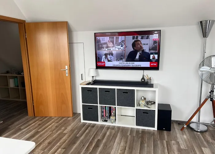 Gemütliche Helle Dach-wohnung In Frankfurt
