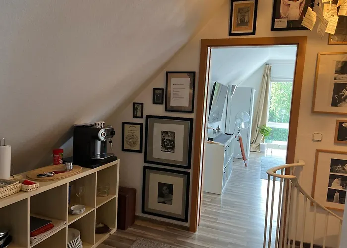 Gemütliche Helle Dach-wohnung In Frankfurt *